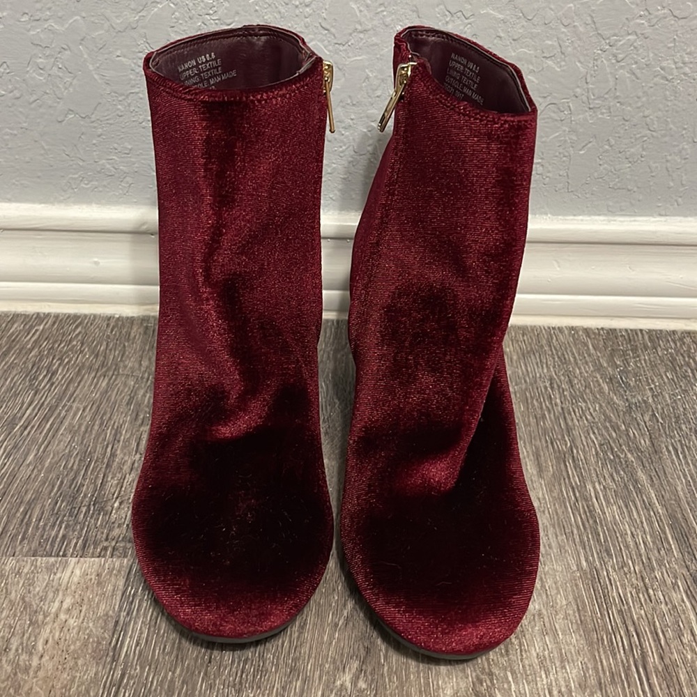 Rebel by Zigi Burgundy Velvelt ankle Boots Size 6.5